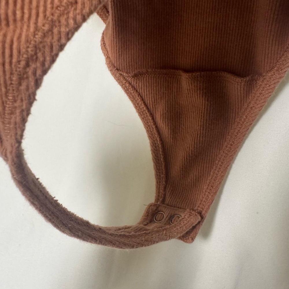 Abercrombie & Fitch Rust Ribbed Henley Bodysuit - Picture 6 of 7